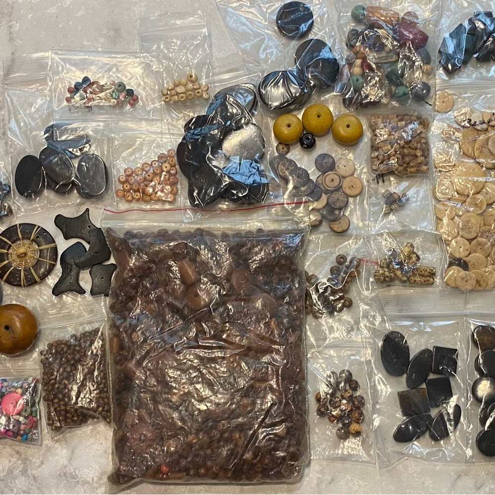 Wood and nut bead lot
